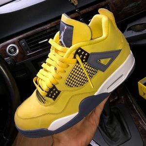 Slightly used Jordan Retro 4 Lightning Men’s U.S 9.5